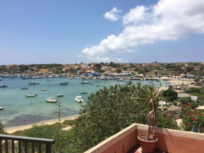 Il veliero blu camere sul porto, Lampedusa e Linosa